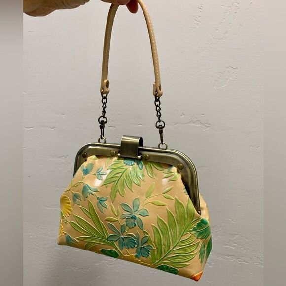 Handmade Genuine Leather Floral Embossed Chic Metal Frame Bag/Crossbody - Picture 11 of 15